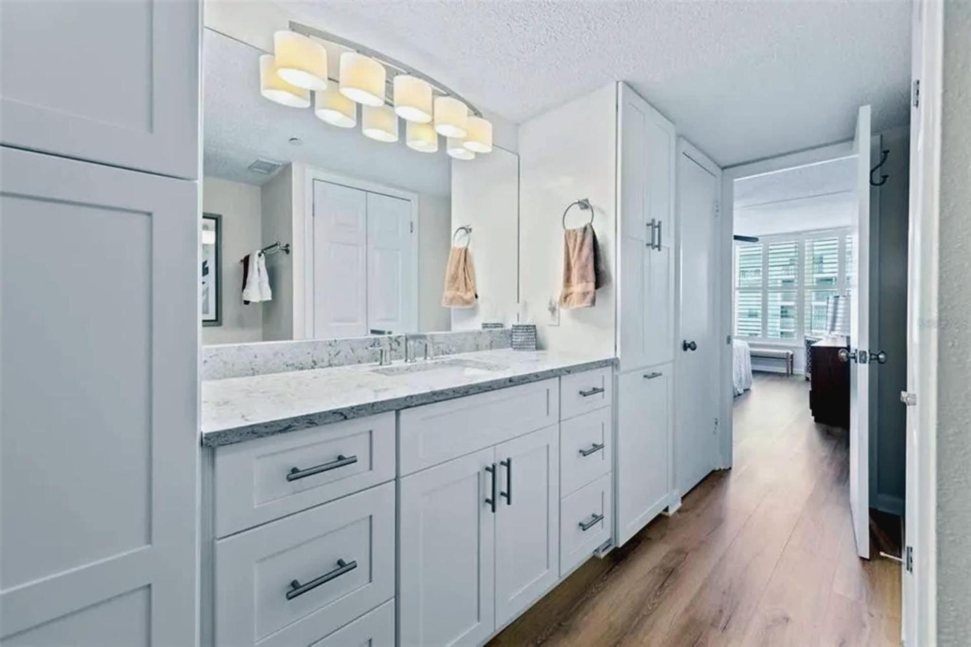 Apartment Updated 2-bedroom Gulf-front