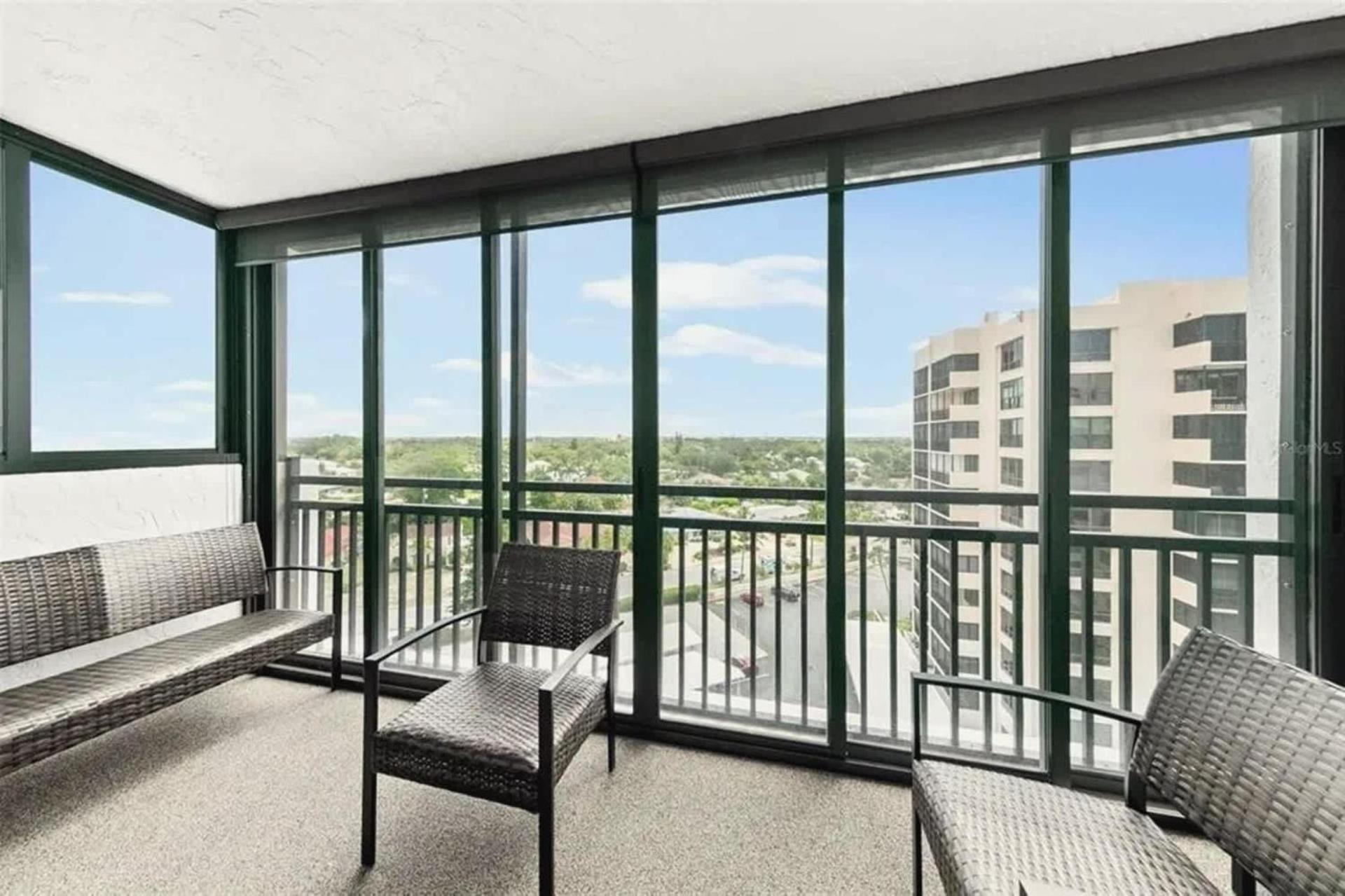 Apartment Updated 2-bedroom Gulf-front *